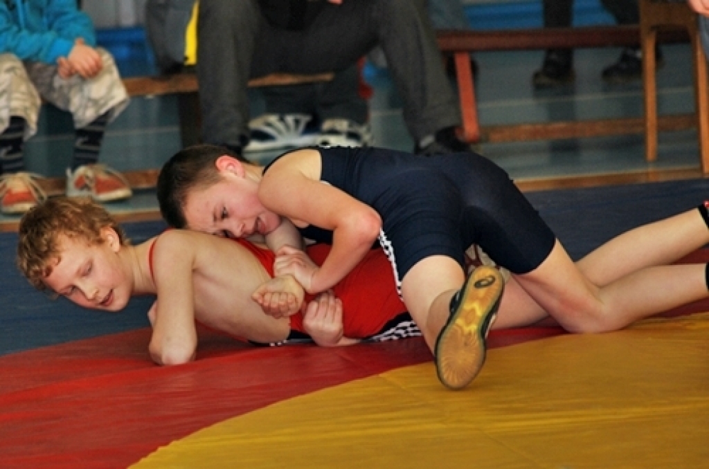 Sporta namā «Mēmele» pagājušajā nedēļā notika Bauskas novada atklātais čempionāts brīvajā cīņā, kurā piedalījās 88 cīkstoņi no piecām sporta skolām. Sacensības risinājās desmit svara kategorijās un divās vecuma
grupās - 2000. gadā dzimušie...
Autors: Uldis Varnevičs