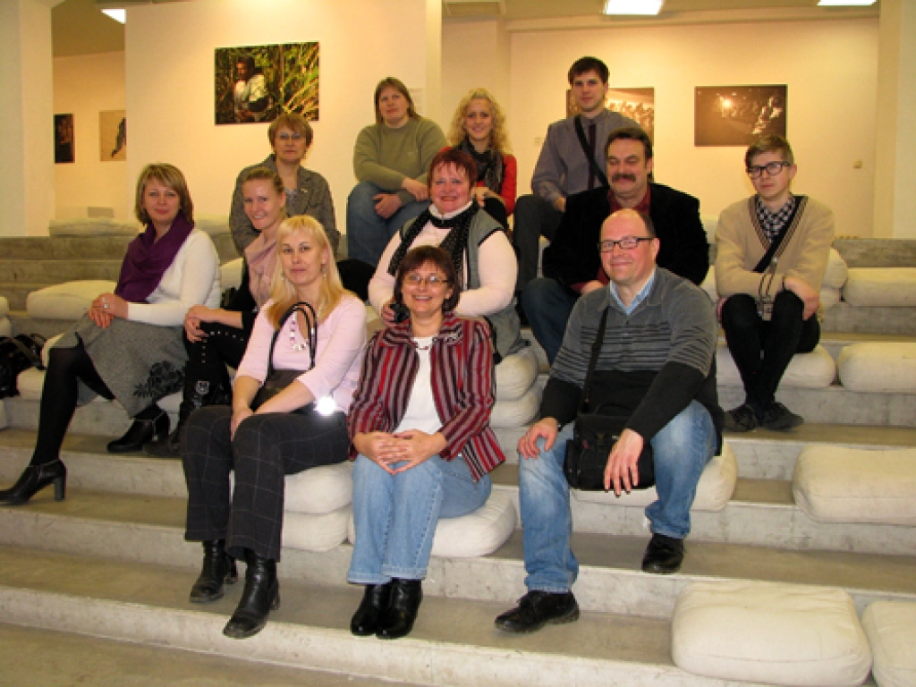 Laikraksta «Diena» organizēto izstādi «Dienas gada balva fotogrāfijā. 100 labākie darbi» svētdien, 25. martā, apmeklēja vairāki baušķenieki. 
Autors: Vilnis Auzāns