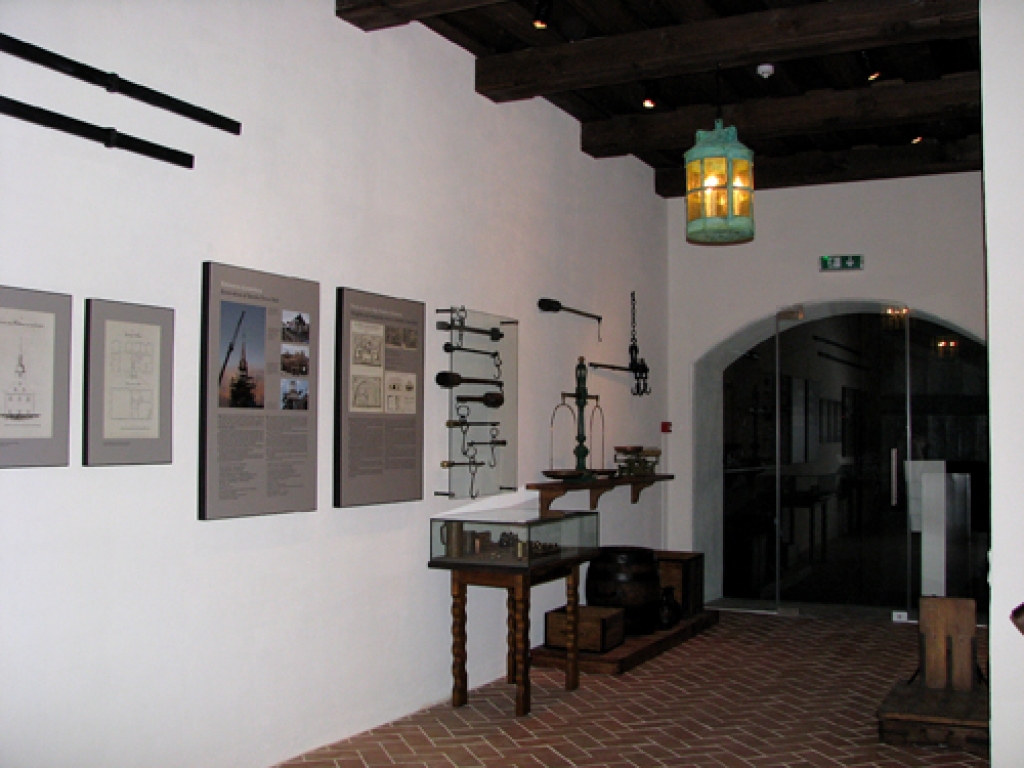 Bauskas TIC iekārtota ekspozīcija «Sver un mērī Bauskā». 
Autors: Vilnis Auzāns