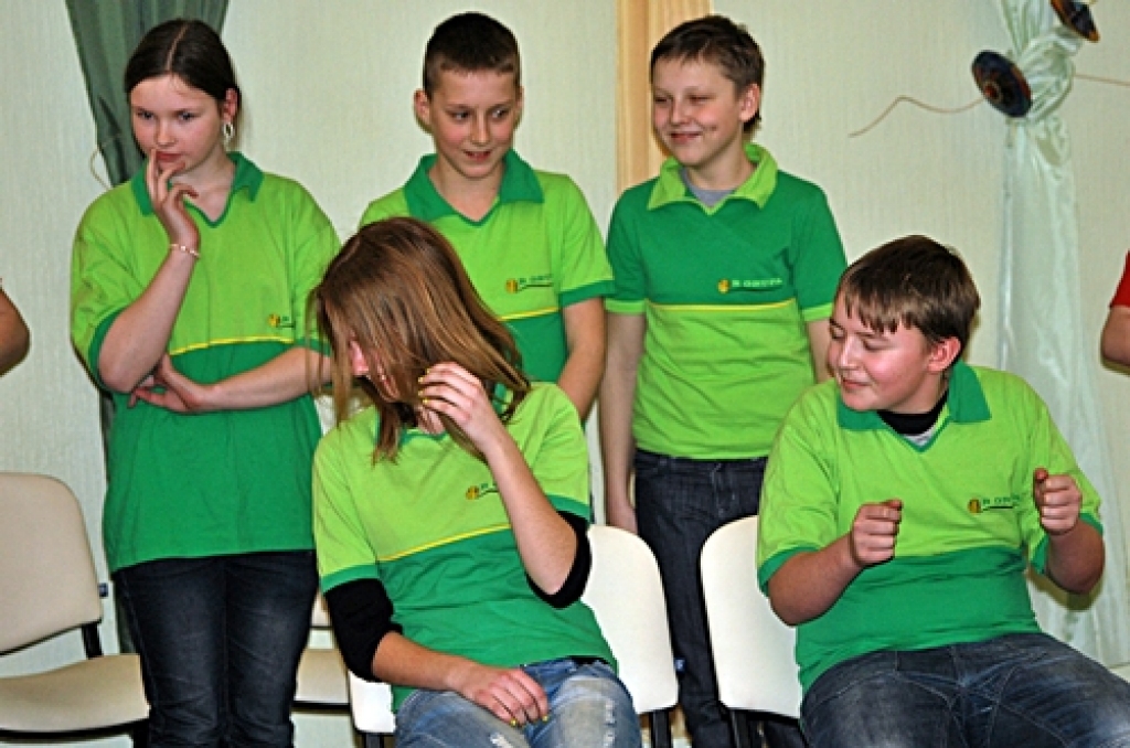 Parka soliņa priekšnesumu izspēlē Iecavas vidusskolas 6. klases skolēni. 
Autors: Uldis Varnevičs