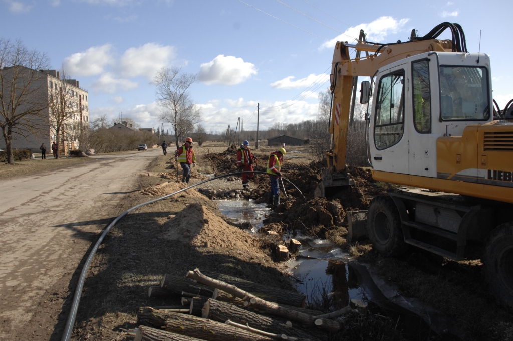 SIA «BŪVFIRMA VĪTOLS» objektam Pācē pagaidām piesaistījusi 12 uzņēmuma strādnieku. 
Autors: Ivars Bogdanovs