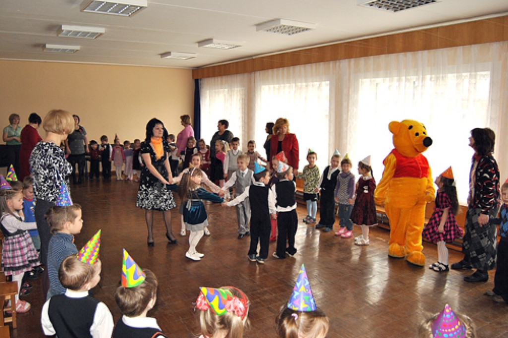 33 gadu jubileju svin bērnudārzs «Lācītis».
Autors:  no «Lācīša» arhīva