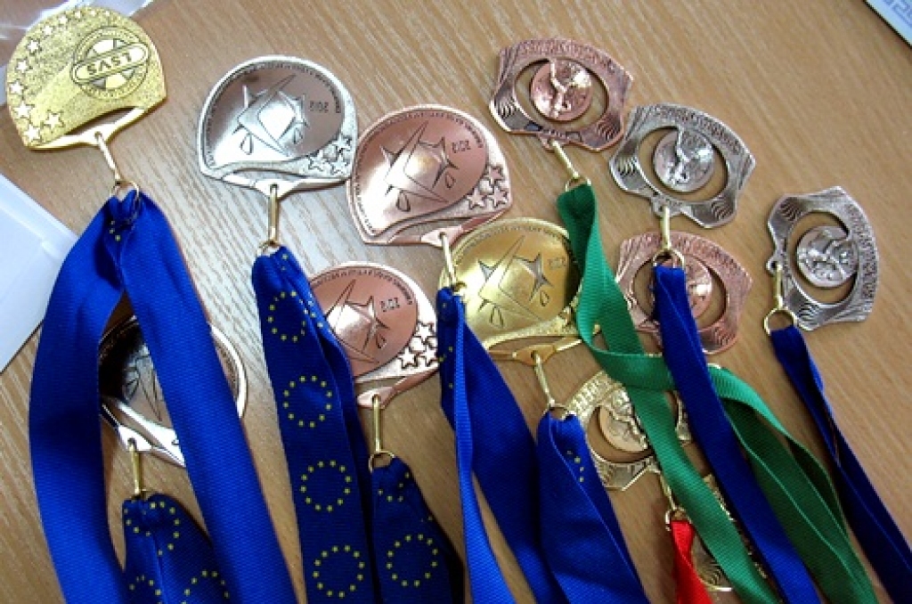 No mūspuses sportistiem veiksmīgākie Latvijas Sporta veterānu savienības (LSVS) spēlēs Bauskā bija florbolisti, kuri izcīnīja zelta medaļas. Latvijas Sporta veterānu savienības finālspēlēs florbolā Bauskas un Rundāles novada komandas...
Autors: Uldis Varnevičs