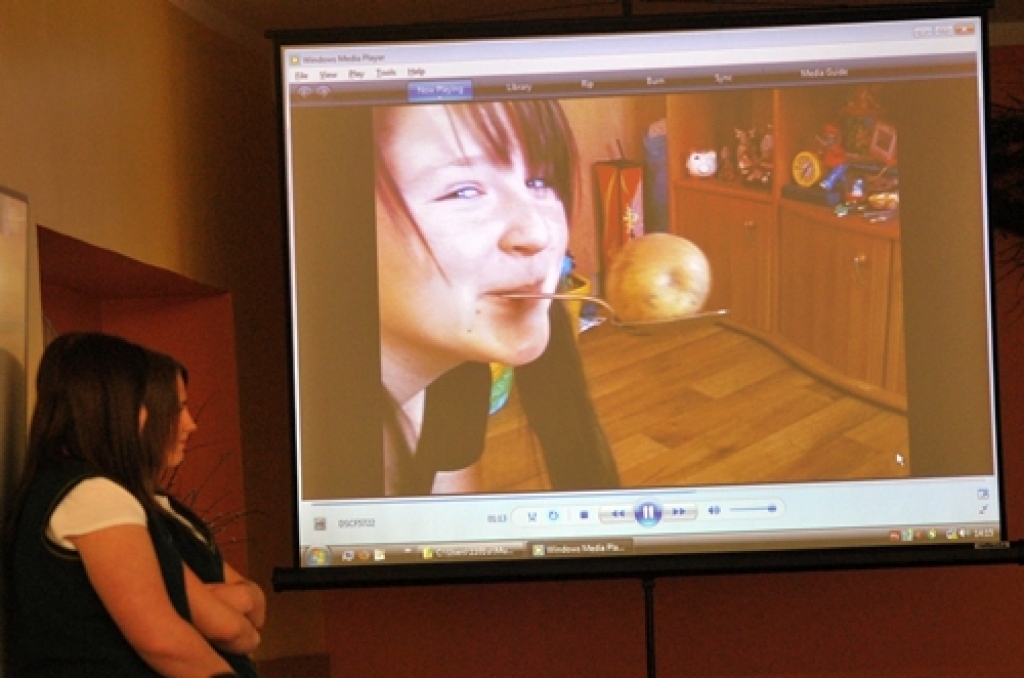 Atrakciju parka akcijas, spilveni, lelles, automodeļi, «Laimes burka», ceļu satiksmes noteikumu apmācības pakalpojumi un citi produkti tika piedāvāti kompetentas žūrijas izvērtēšanai Bauskas novada 7. un 8. klašu konkursā «Jaunais...
Autors: Uldis Varnevičs