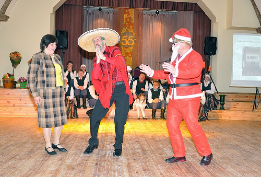 Vidējās paaudzes deju kopas «Bārbele» 55 gadu jubilejas sarīkojumā 14. aprīļa vakarā deviņi stalti pāri izdancoja 14 deju priekšnesumus. Vecumnieku novada Bārbeles pagasta tautas namā svinībās piedalījās arī bijušie kolektīva dalībnieki un...