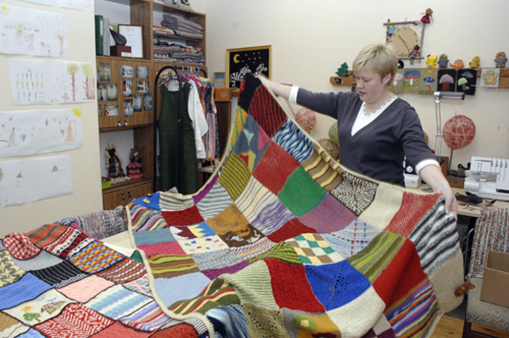 Ilze Krieviņa teic: «Raksti segās ir raibi kā pati dzīve, kopā esam izdzīvojušas ziemas tumšo laiku, laikam tāpēc gribējās to padarīt krāsaināku.»