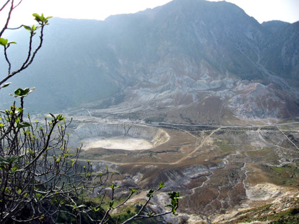 Kosas vulkāna krāteris. 
