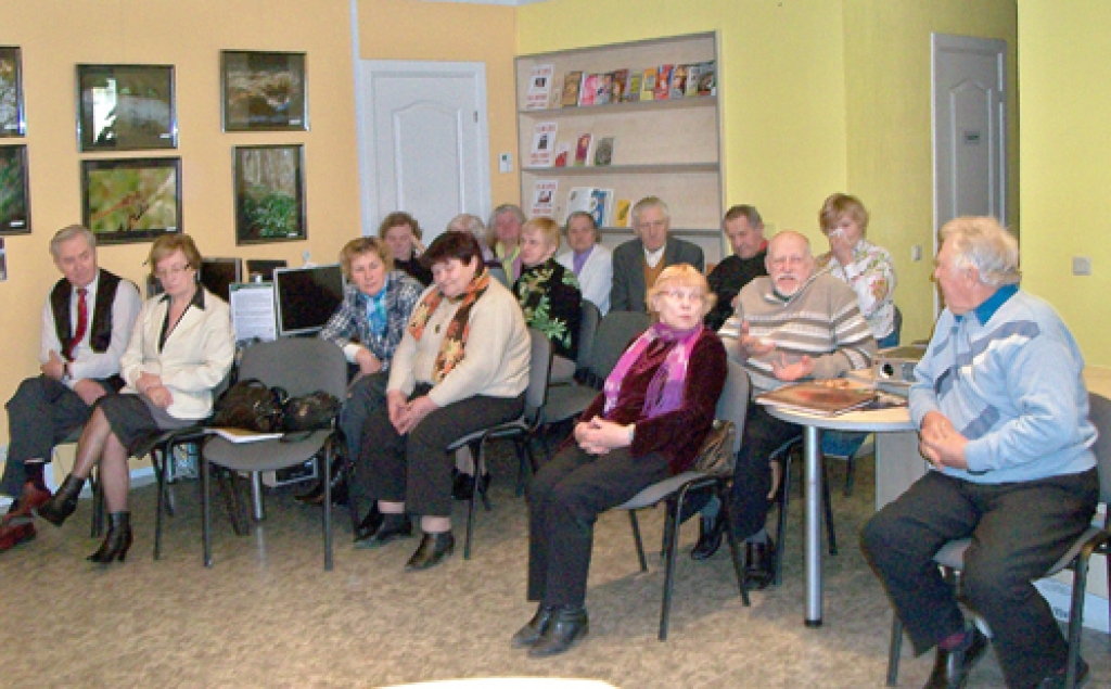 «Viršu» biedri Jauncodes bibliotēkā.