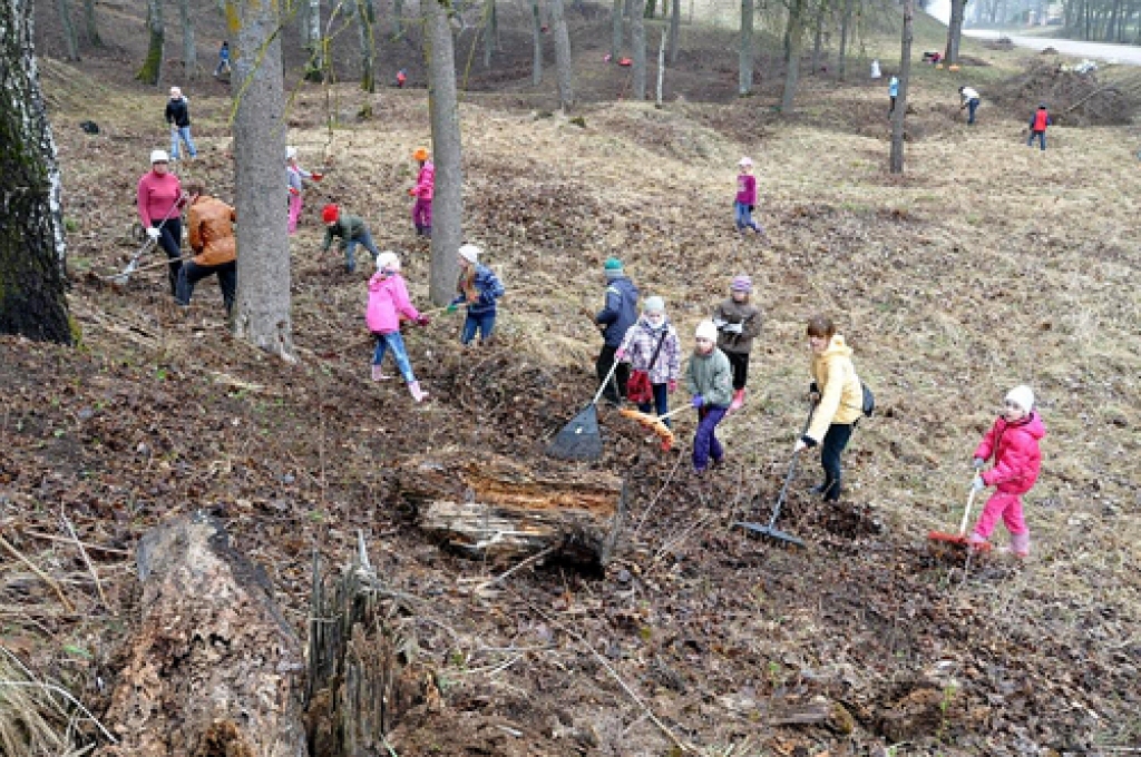 Vecumniekos ļaužu aktivitātes bija vērojamas vairākās vietās.
Autors: Žanna Zālīte