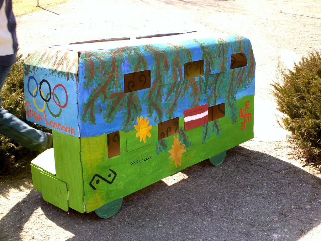 Dzimtmisas skolēni «Olimpiskajā ekobusā» atspoguļo «zaļo» domāšanu un tieksmi pēc augstiem rezultātiem jebkurā jomā.
Autors: No albuma.