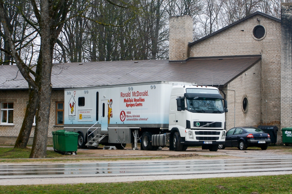 Mobilais veselības aprūpes centrs (MVAC) 16. aprīlī no plkst. 10 līdz 17 strādāja Vecumniekos.
Autors: Artūrs Enkurs