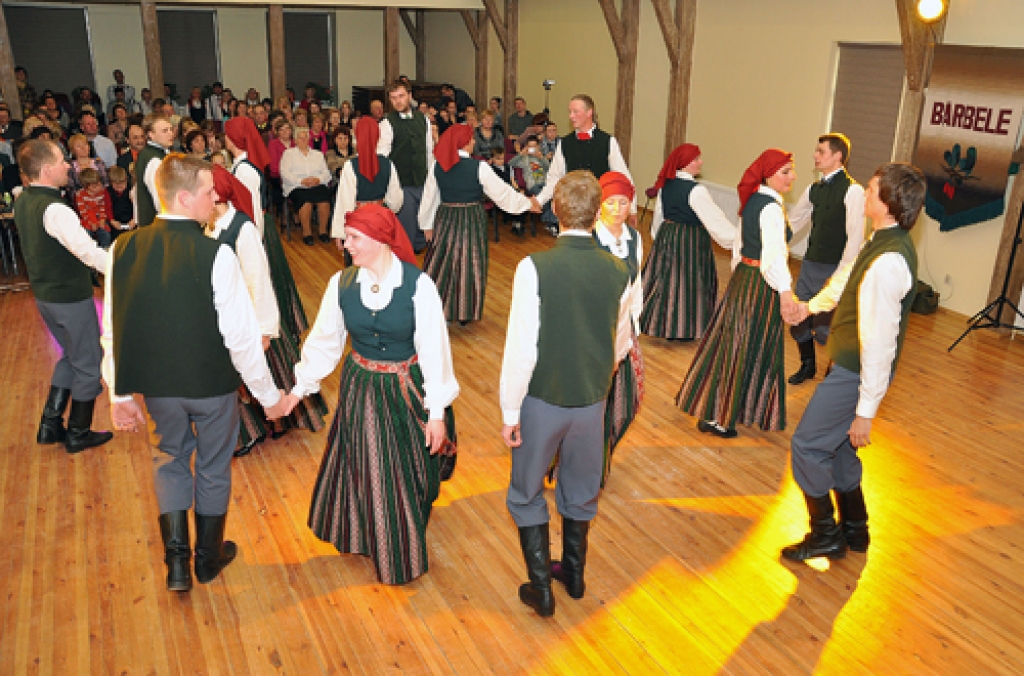 55. jubilejas sarīkojumā «Bārbele» izdanco vienu no 14 deju priekšnesumiem.
Autors: Žanna Zālīte