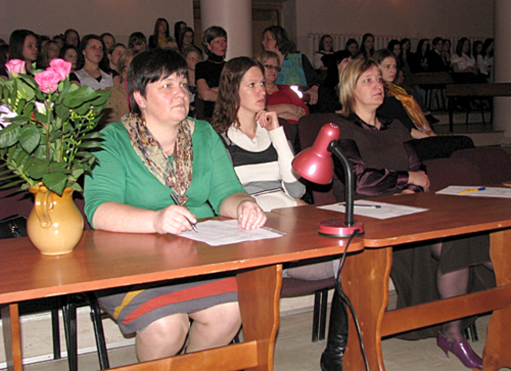 Bauskas, Rundāles, Iecavas novadu jaukto un 5. līdz 9. klašu koru sniegumu vērtēja Zaiga Jēgere (no kreisās), Karīna Prilucka un Anita Velmunska.
Autors: Vilnis Auzāns