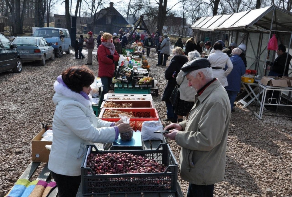 Tirgū uz Lieldienām valdīja rosība.
Autors: Žanna Zālīte