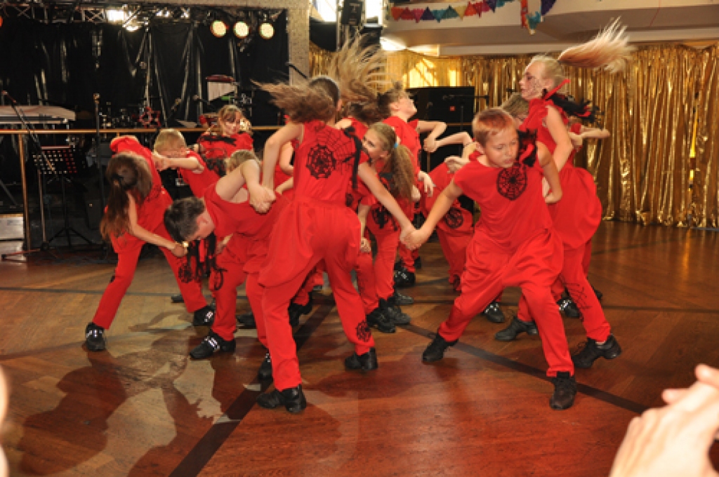 Starptautiskajā konkursā «Baltic Talents 2012», kurš notika uz prāmja «Festival» 25. – 27. maijā, maršrutā Rīga–Stokholma–Rīga, Bauskas kultūras centra deju grupa «Lēra» visās vecuma grupās izcīnīja pirmo vietu.