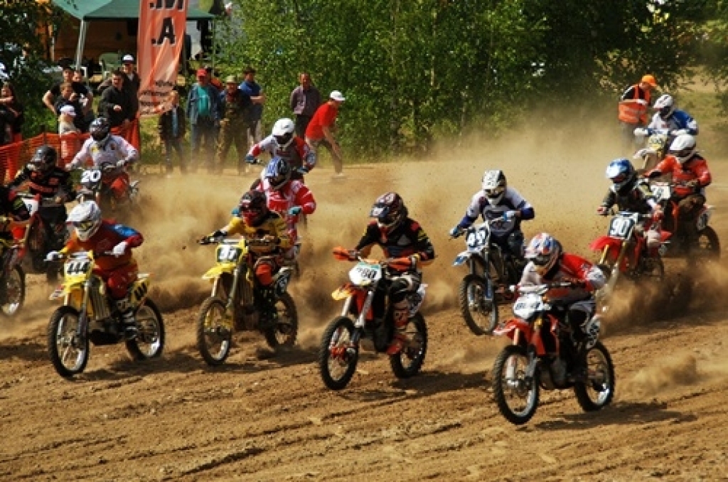 Motokrosa cienītāji no visām Latvijas pusēm 19. maijā pulcējās Iecavas novada Zorģu mototrasē, kur notika Latvijas Amatieru motokrosa asociācijas (LAMA) turnīra 4. posms. 

Zorģu trasē šīs bija otrās sacensības, motokrosisti te pulcējās...
Autors: Uldis Varnevičs