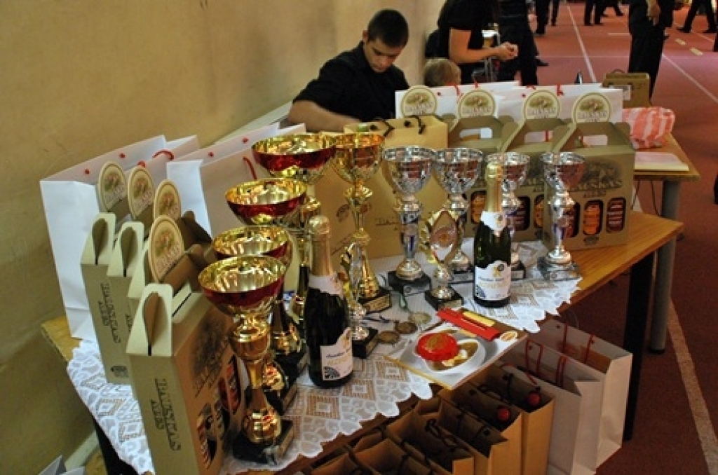 Aizvadītajā nedēļas nogalē turpinājās Latvijas reitinga sacensības šautriņu mešanā. 12. maijā Bauskas novada sporta bāzē notika «Bauskas kausa» izcīņa.

Sacensības kopā pulcēja 23 dāmas, 47 kungus un četrus jauniešus no Latvijas un...
Autors: Uldis Varnevičs