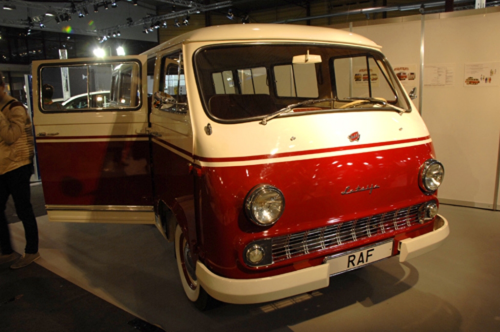 Aizvadītajā nedēļas nogalē Rīgā, Ķīpšalas Starptautiskajā izstāžu centrā notika četras dažādas auto izstādes - «Auto Exotica», «Transporta tehnika», «Automehānika» un vienkārši «Auto 2012», ko organizēja Starptautisko izstāžu...
Autors: Ivars Bogdanovs