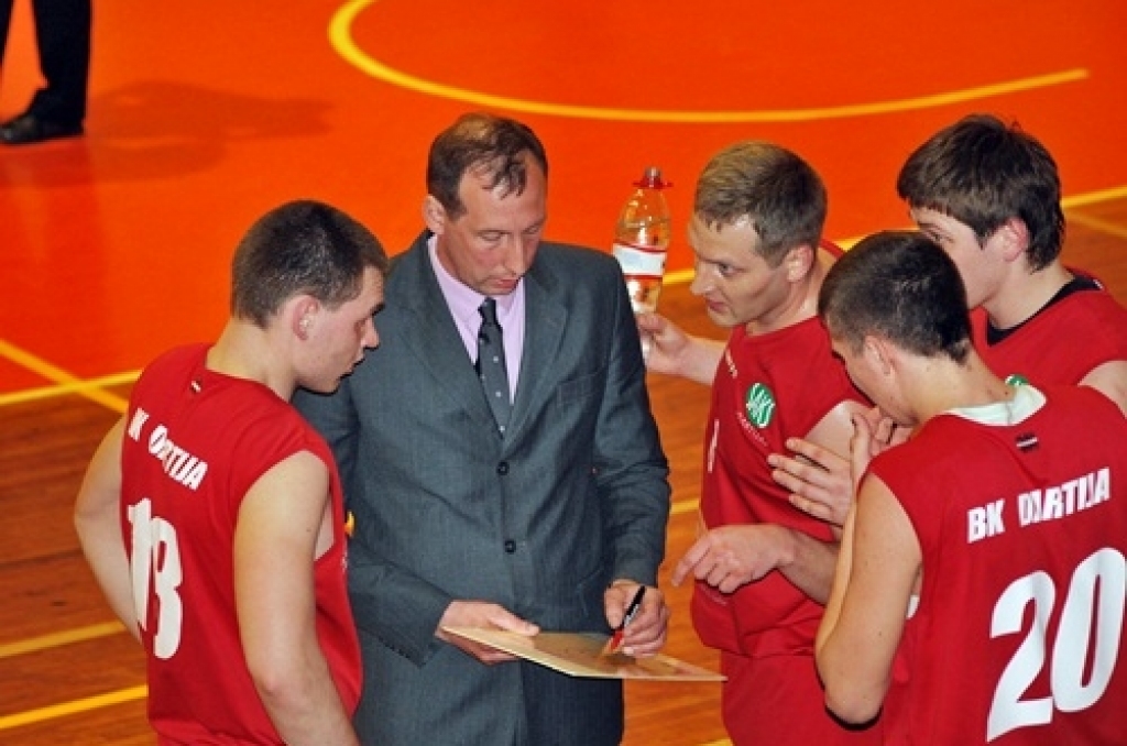 Iecavas basketbola klubs «Dartija» ceturtdien vakarā savās mājās pirmajā Latvijas Basketbola līgas 3. divīzijas (LBL3) fināla spēlē ar rezultātu 87:84 uzvarēja «Vidzemes augstskolu» (ViA).

Kopumā ViA parādīja lielāku spēju koncentrēties...
Autors: Uldis Varnevičs