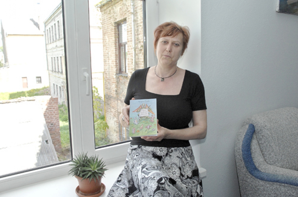 Sandra Cīrule un viņas pirmā, nupat iznākusī grāmata «12+1 pasaka par Pūķi Rūķi».