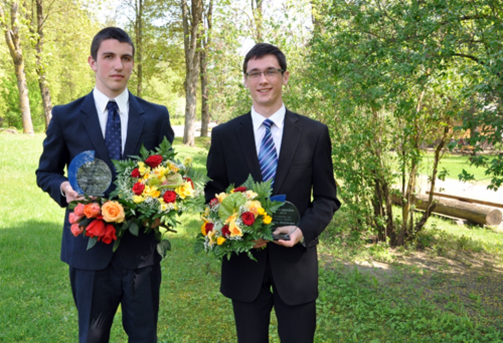 Jānis Pelēcis un Kalvis Ņikiforovs – Vecumnieku novada «Gada skolēni 2012». 