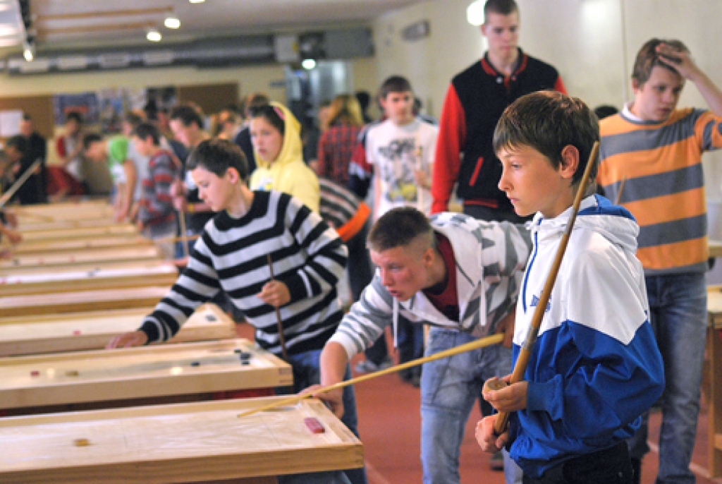 Žanis Pilickis (no labās) Latvijas čempionātā zēniem jaunākajā grupā uzvarēja visus pretiniekus. 
