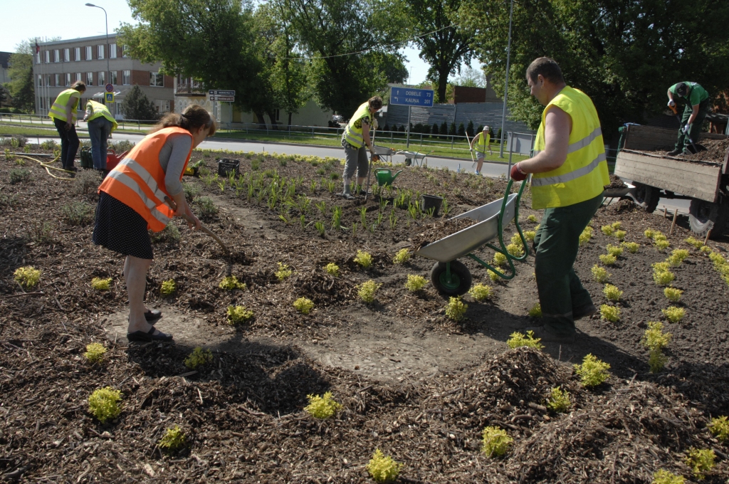 Satiksmes apļa apstādījumu rekonstrukciju Bauskā veica SIA «Vides serviss».
Autors: Ivars Bogdanovs