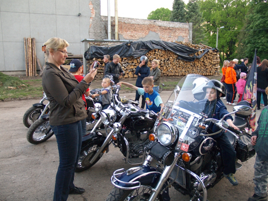 No močiem nevarēja atraut mazos puikas.
Autors: Madara Ērgle