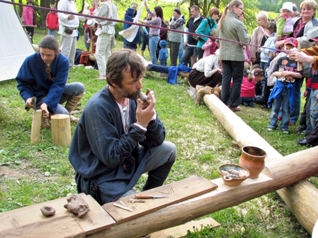 Mežotnes pilskalnā maijā svētkus svinēs jau sesto reizi.
Autors: no «Bauskas Dzīves» arhīva
