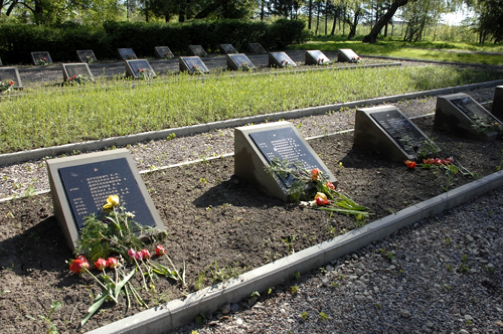 Sarkanās armijas kritušo karavīru kapi Bauskā 9. maijā tradicionāli ir ziediem rotāti. 
Autors: Ivars Bogdanovs