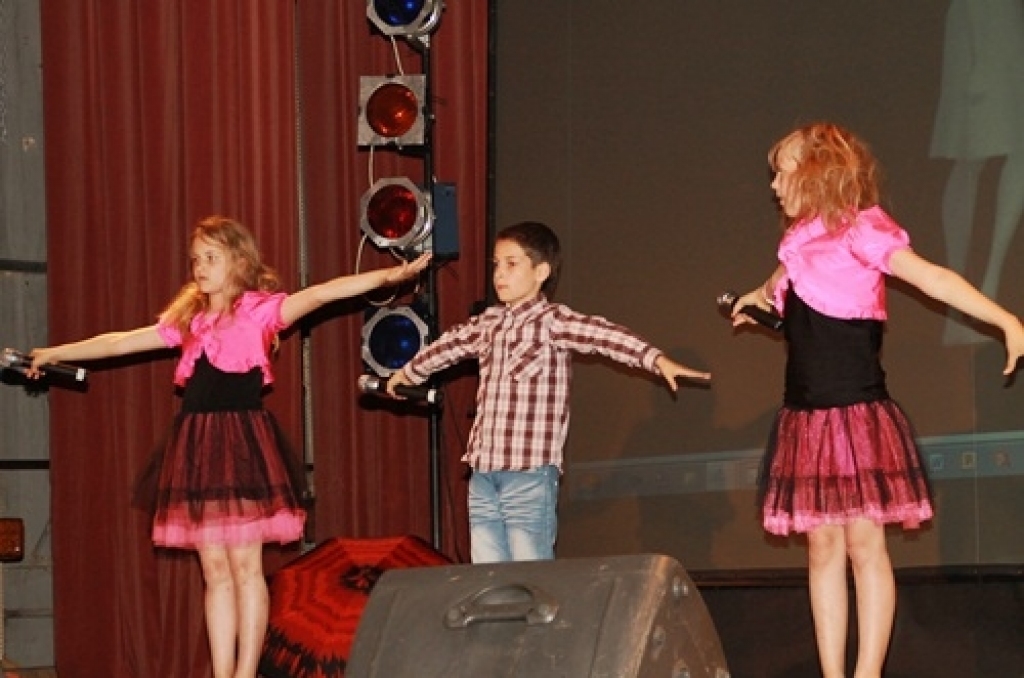 Bauskas kultūras centrā dziedātāju radinieki un mūzikas mīļotāji 16. jūnijā pulcējās uz Bauskas novada Bērnu un jauniešu centra vokālās studijas «Miljons» gada noslēguma koncertu «Bez scenārija».

Nākamajā sezonā gaidāmas nelielas...
Autors: Uldis Varnevičs