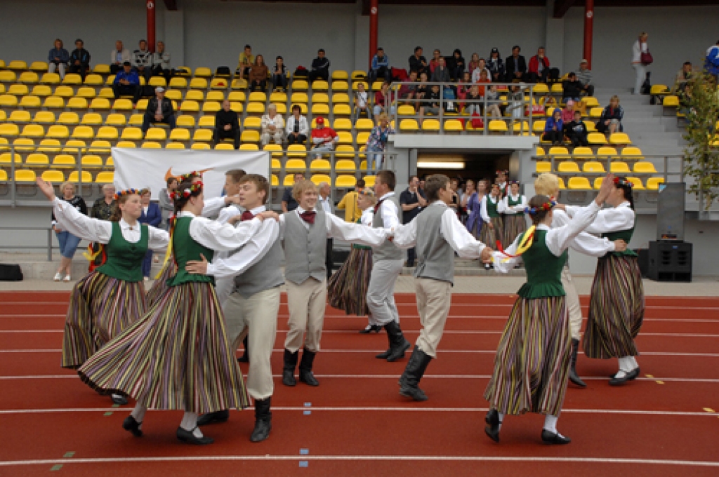 Bauskā 15. jūnijā notiekošajā Jāņa Lūša kausa izcīņā šķēpmešanā Londonas olimpisko spēļu A normatīvu izpildīja mūsu novadnieks Ainārs Kovals.

Pēdējā, sestajā mēģinājumā viņš raidīja šķēpu 83,99 metru tālumā. Olimpiskais A normatīvs ir 82...
Autors: Uldis Varnevičs
