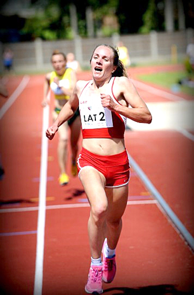 Dace Lina finišē 5000 metru skrējienā. 