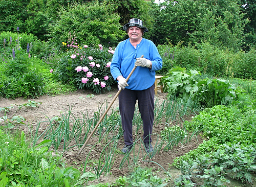 Iecerēto kanalizācijas sistēmas rekonstrukciju pozitīvi vērtē Ārcē dzīvojošā Emīlija Munda. 
Autors: Vilnis Auzāns