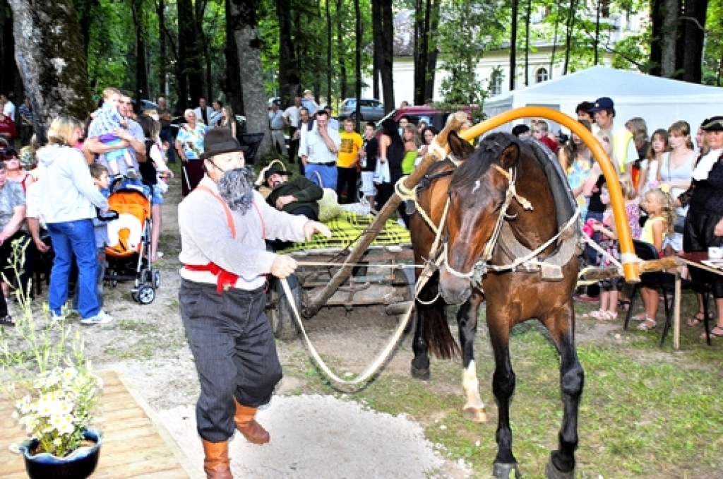 Vasaras populārākie svētki Kurmenē ir Pēterdiena.
Autors: No «Bauskas Dzīves» arhīva.