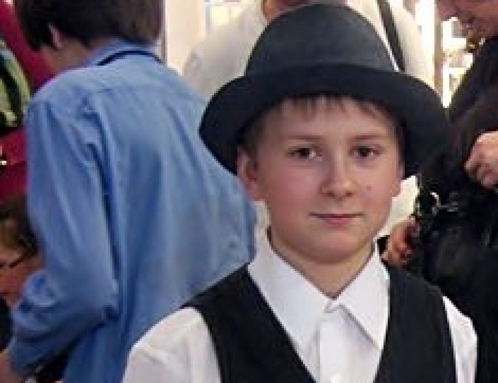 Matīss Kataņenko no Bauskas novada konkursā piedalās 4. un 5. klašu grupā. Viņš ir pieteicies humanitāro zinātņu kategorijā ar dažādiem sasniegumiem: skatuves runas konkursi, latviešu valodas olimpiādes, darbojas skolēnu pašpārvaldē, izveidojis savu uzņēmumu «Dižkoks», kas nodarbojas ar koka izstrādājumu veidošanu un iesaistījies «Young Enterprise», kas ir Apvienotās Karalistes labdarības mācību programma.
Autors: No «Bauskas Dzīves» arhīva.