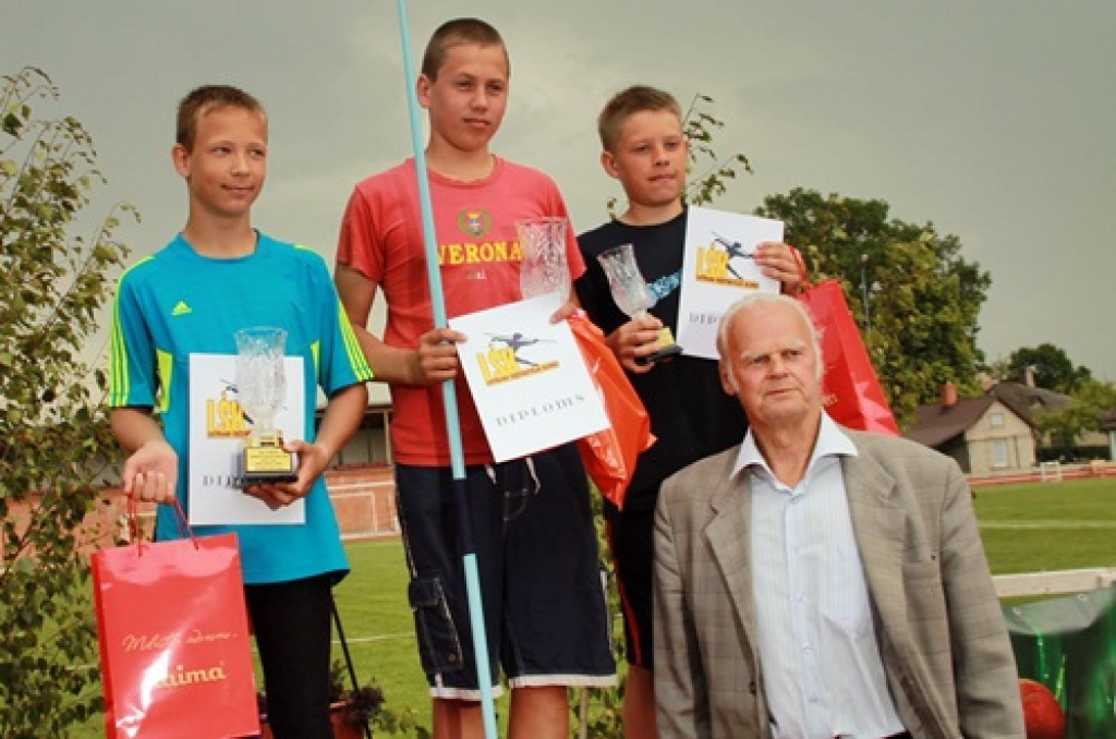 Roberts Gļauda (no kreisās) un Kristaps Jaunpujens – labākie C vecuma grupā. 
Autors: Uldis Varnevičs