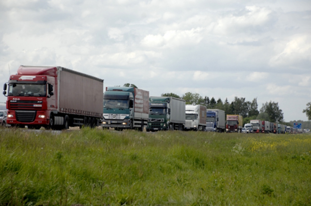 Avārijas vietā bija apturēta satiksme un automašīnu rindas uz maģistrāles A7 stiepās vairāku kilometru garumā.
Autors: Ivars Bogdanovs