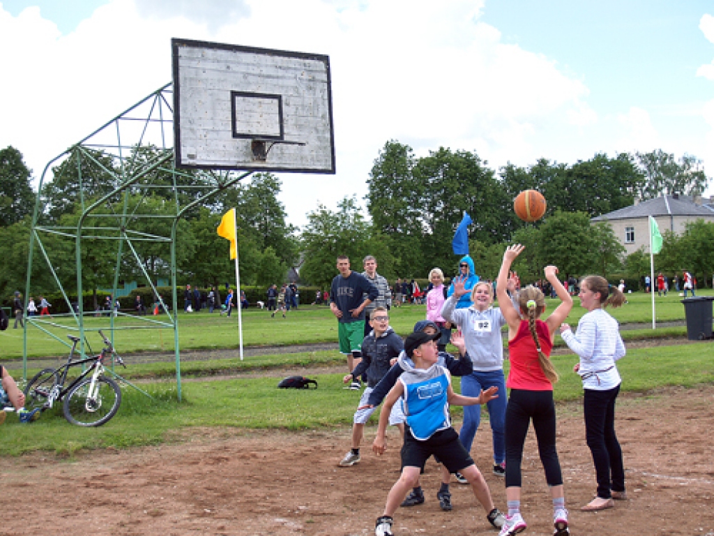 Strītbolā piedalījās viena meiteņu komanda «Cirvji», tā cīnijās jaunākajā grupā līdz 15 gadu vecumam.
Autors: Antra Ēgrle