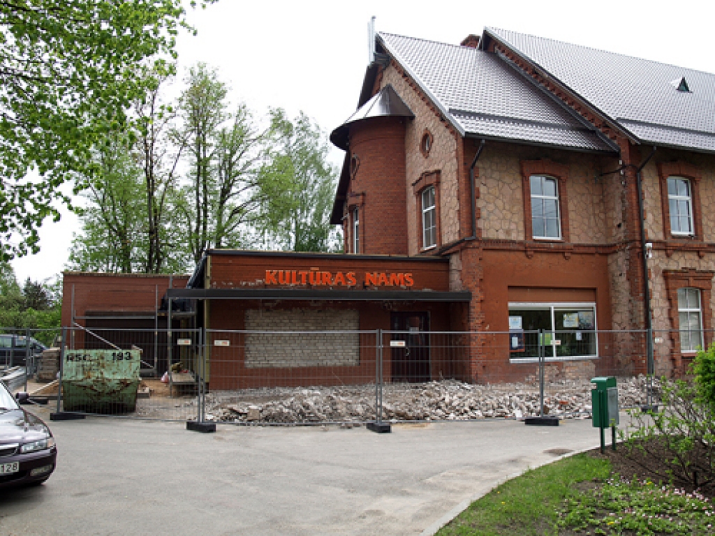 Kultūras nama ieejai būs labāks segums, piebūve kļūs siltumnoturīgāka.
Autors: Antra Ērgle