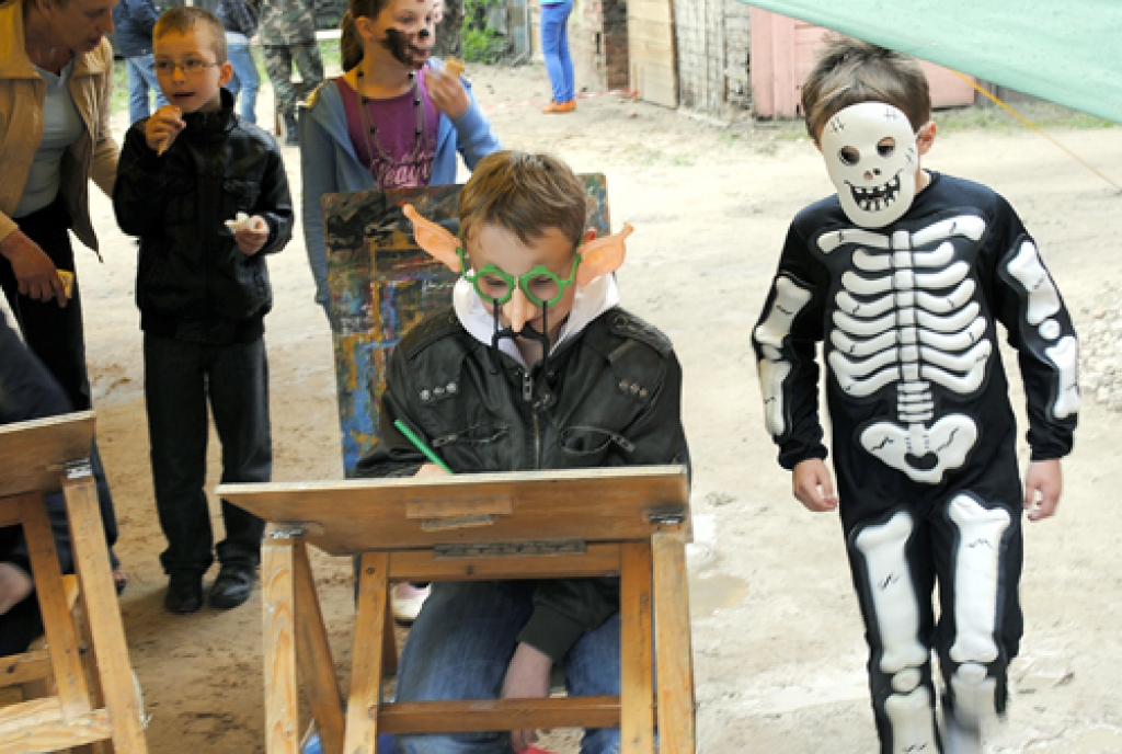 Bauskas bērnu un jauniešu centra (BJC) darbnīcās un pagalmā 1. jūnijā notika mācību gada noslēguma sarīkojums.
Autors: Kristaps Ābelnieks