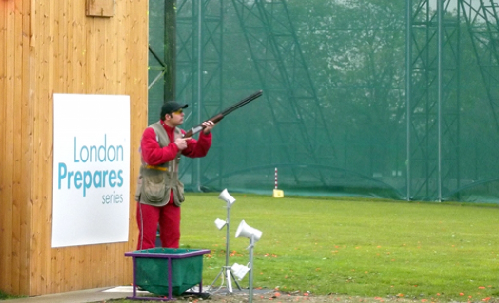 Dainim Upelniekam bija iespēja izmēģināt Londonas olimpisko šautuvi. 