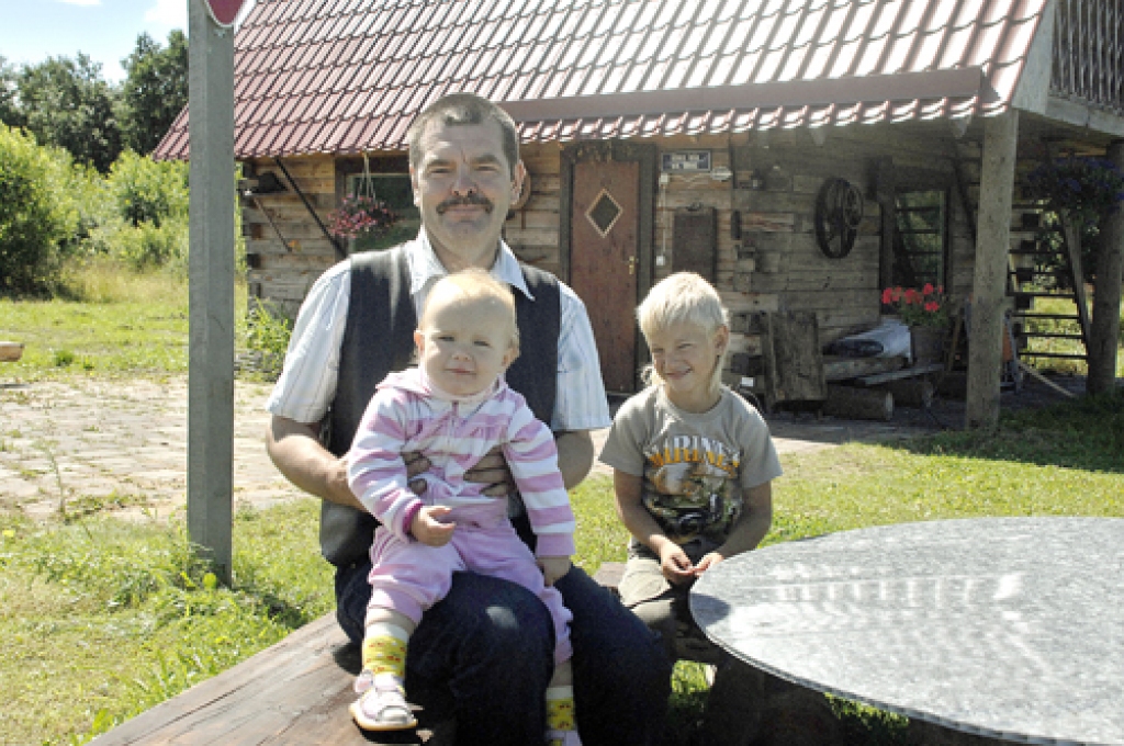 Aivars Miglāns ir vectēvs mazbērniem Megijai un Raienam. 