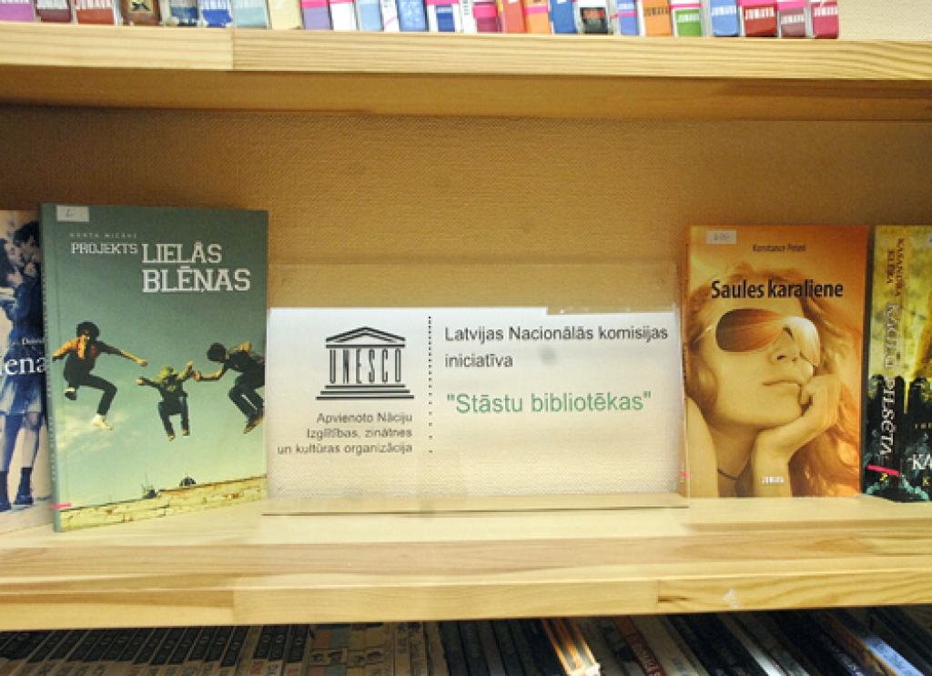 Pilsrundāles bibliotēka jūlijā saņēmusi UNESCO plāksni «Stāstu bibliotēka».