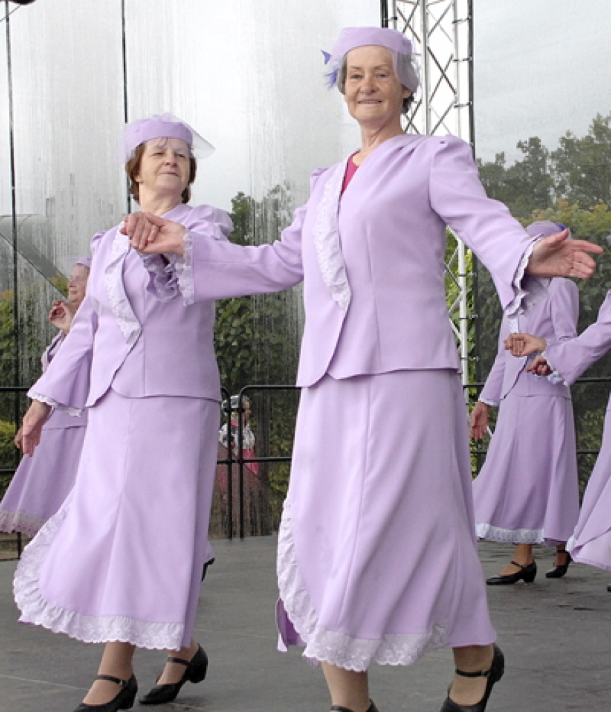 «Magnolijas» dejo gan Rundālē, gan koncertē izbraukumos. 