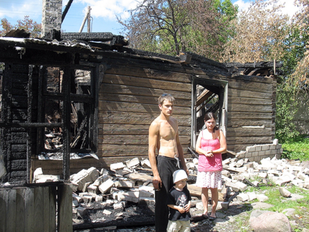 Kurmenieši Māra Lūžniece un Aleksandrs Radionovs necer, ka bijušo mājvietu izdosies atjaunot.  