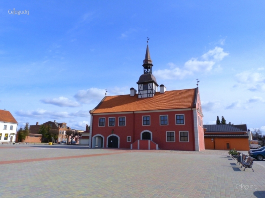 Bauskas Rātsnama atjaunošanas trešajai kārtai nepieciešami 385 645 lati.
Autors: no 