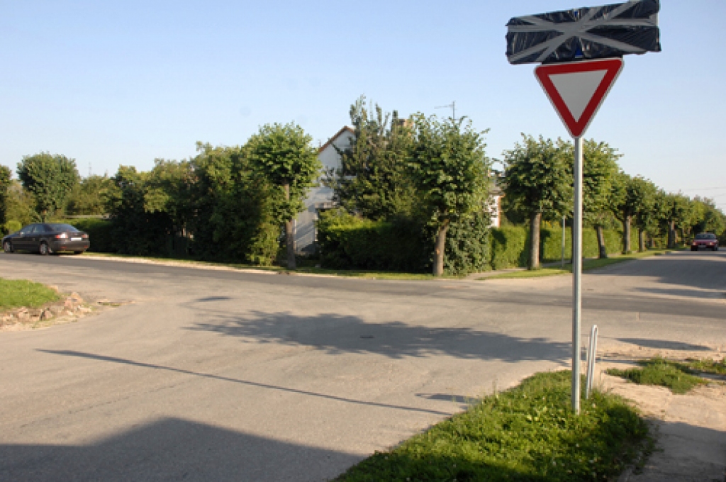 Krustojums Bauskā, Pilskalna un Skolas ielā, kur automašīnas «Audi» vadītāja nepalaida pa galveno ceļu braucošu automobili un notika avārija.
Autors: Ivars Bogdanovs