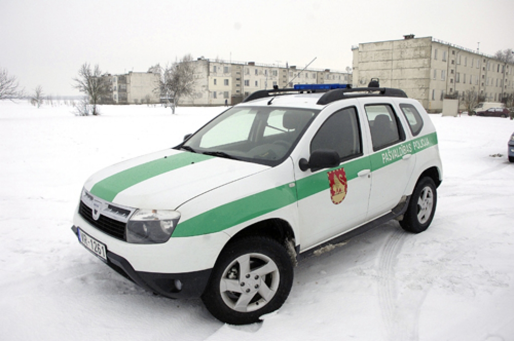 2011. gada izlaiduma «Dacia Duster» iegādāta, aprīkota un tiek izmantota Rundāles pašvaldības policijas vajadzībām.
Autors: no «Bauskas Dzīves» arhīva