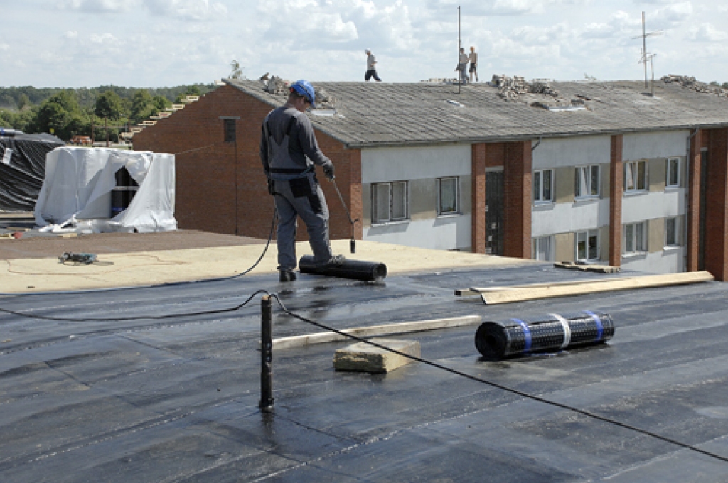 Pilsrundāles ciemā tiek realizēts daudzdzīvokļu mājas «Kurši» siltināšanas projekts.
Autors: no «Bauskas Dzīves» arhīva